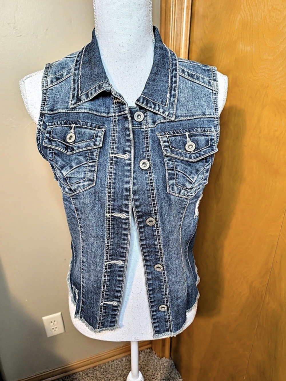 Maurices Medium Raw Hem Denim Vest Blue Small